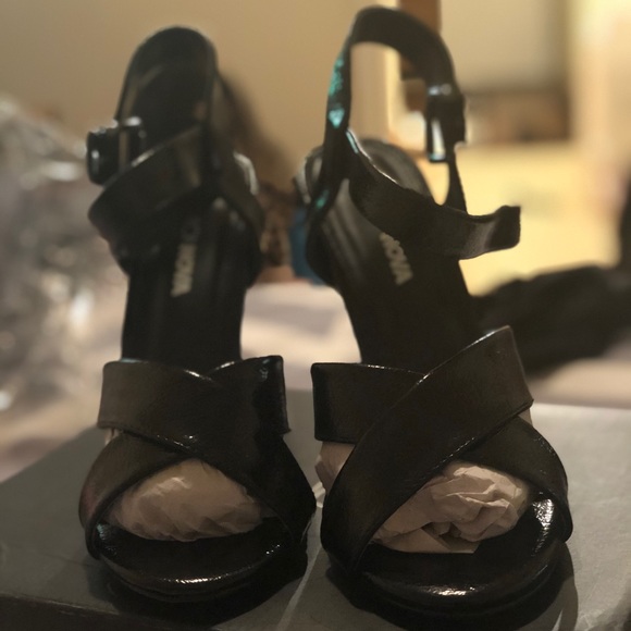 Black heels - Picture 3 of 4